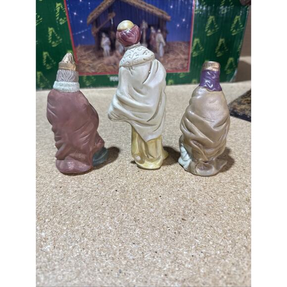 VTG Traditions Porcelain Nativity Set w/ Stable 11pc - Missing Shepherd - Picture 4 of 13